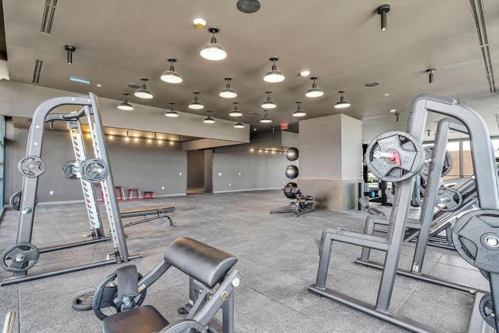 Modern 1br With Pool Apartment *