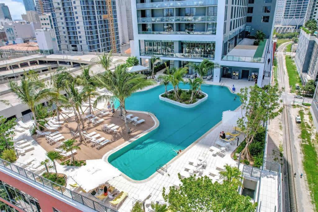Apartment Modern 1br With Pool