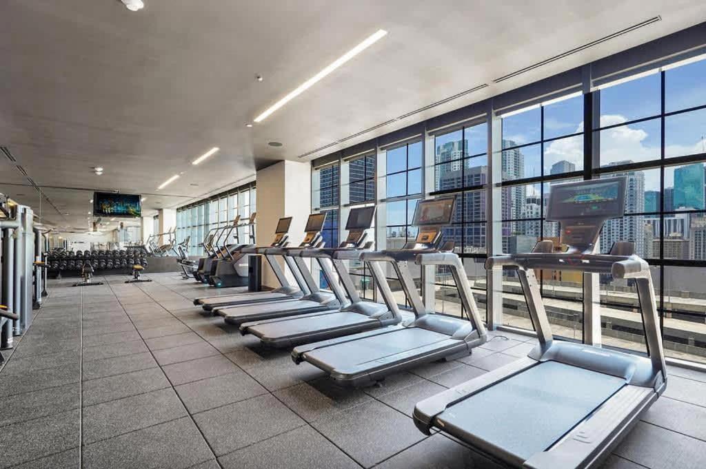 Modern 1br With Pool Apartment *