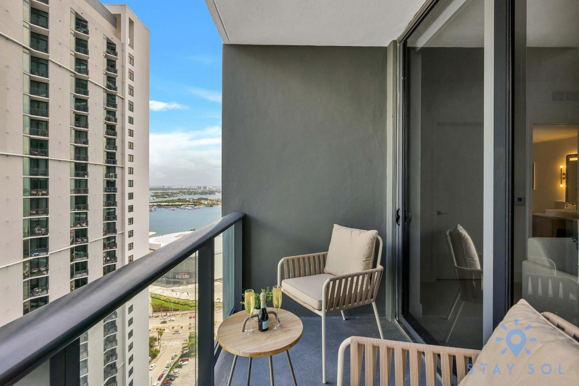 Modern 1br With Pool Apartment