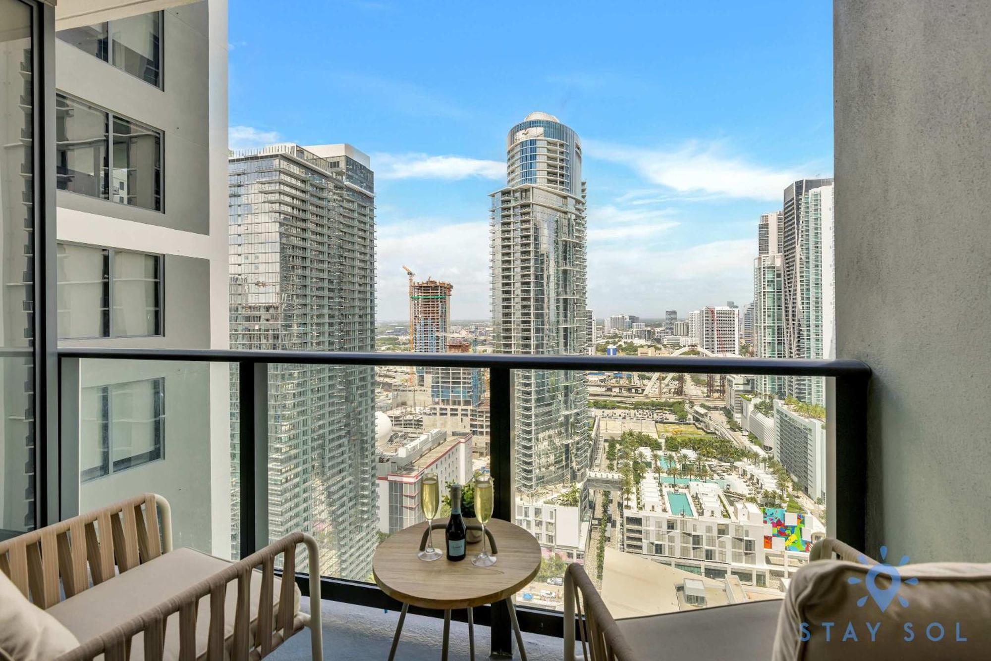 Modern 1br With Pool Apartment