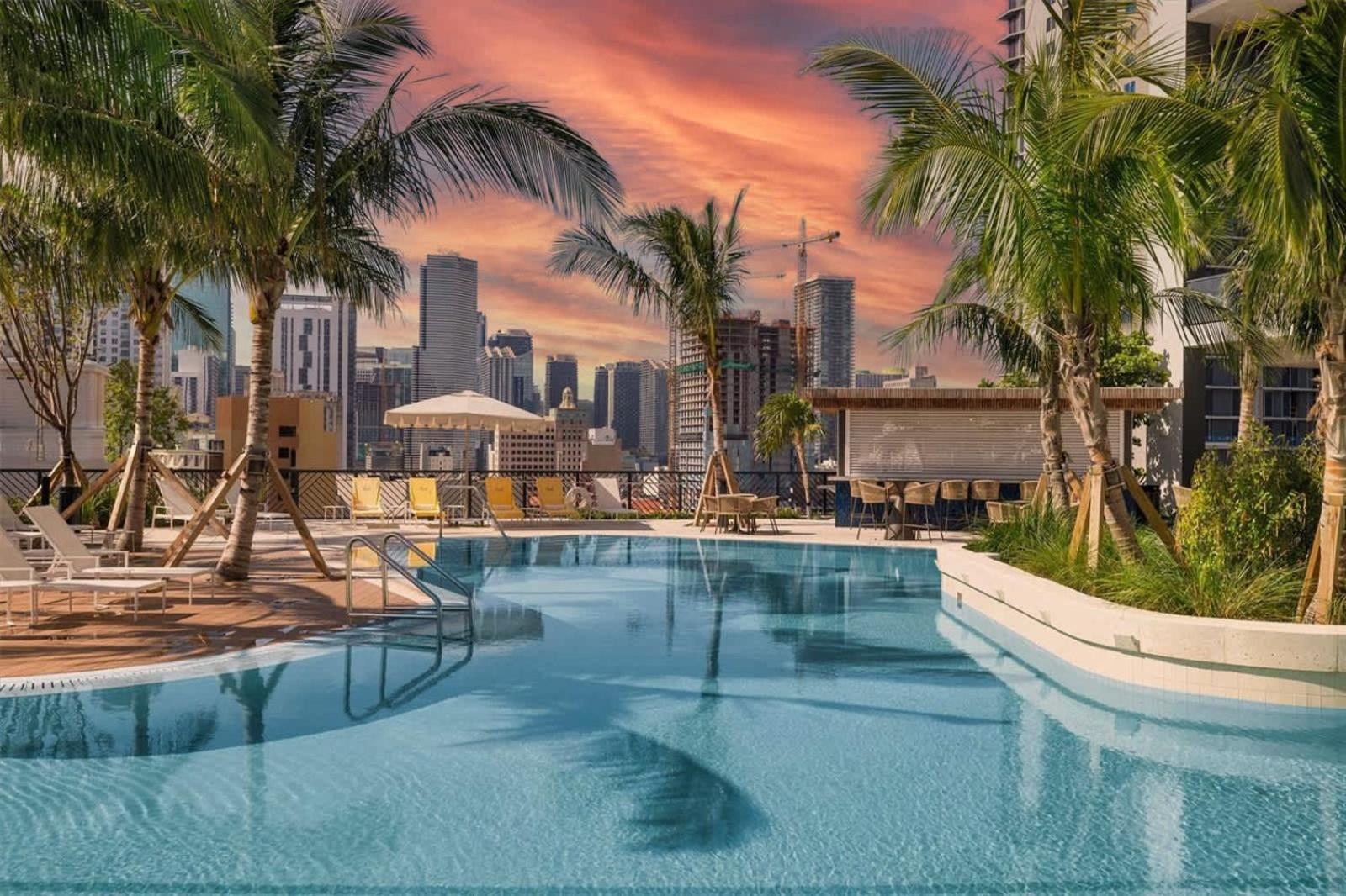 Modern 1br With Pool Apartment